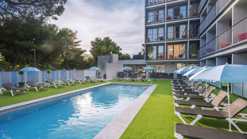 Pool and garden at Hotel GHT Sa Riera