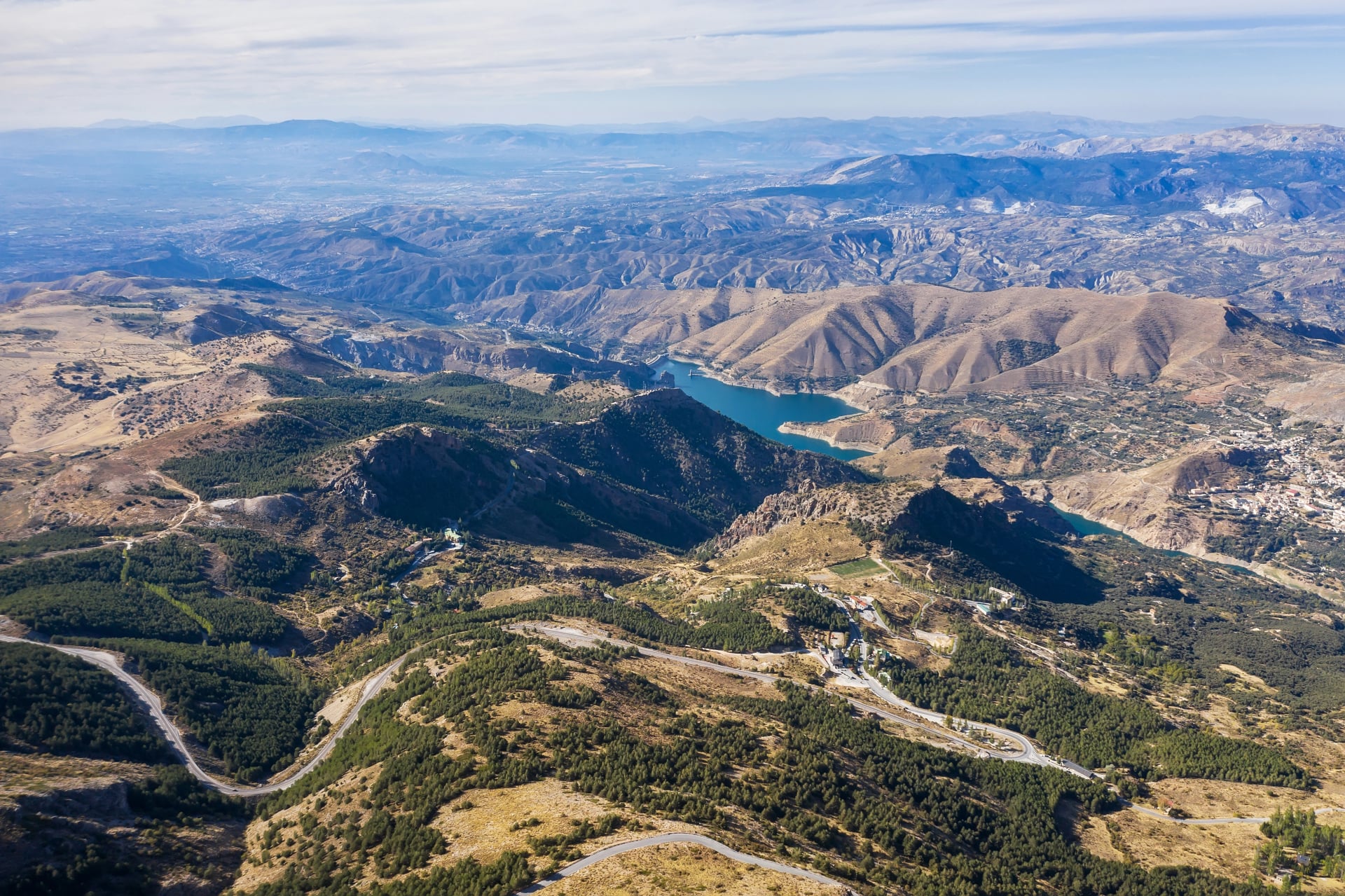 luftbilde av en fjellvei nær Sierra Nevada (Granada) Spania