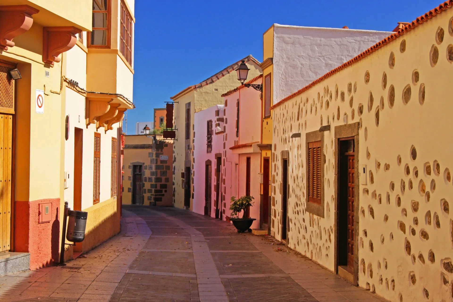 Häuserzeile in Agüimes auf Gran Canaria
