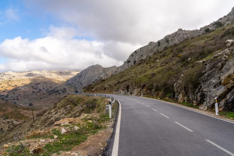 strada di montagna nella Sierra de las Nieves