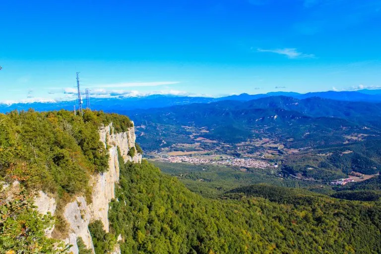 Vista sulle montagne dalla cima del monte 